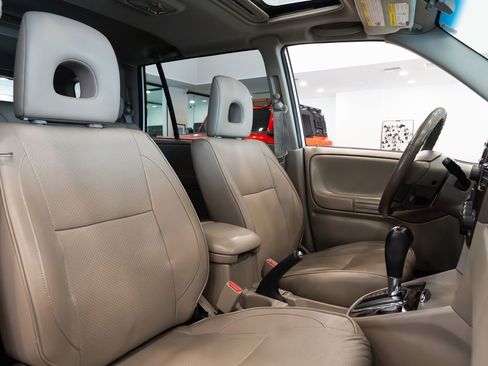 Used 2005 Suzuki XL7 LX image 9