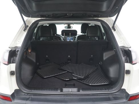 Used 2019 Jeep Cherokee Trailhawk w/ Cold Weather Group image 16