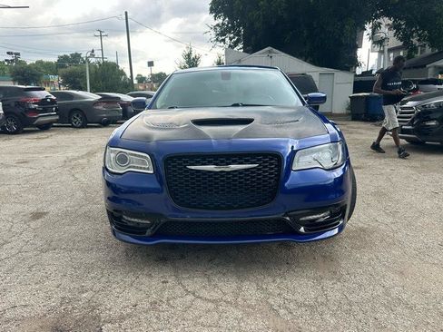 Used 2018 Chrysler 300 Touring AWD/4WD image 1