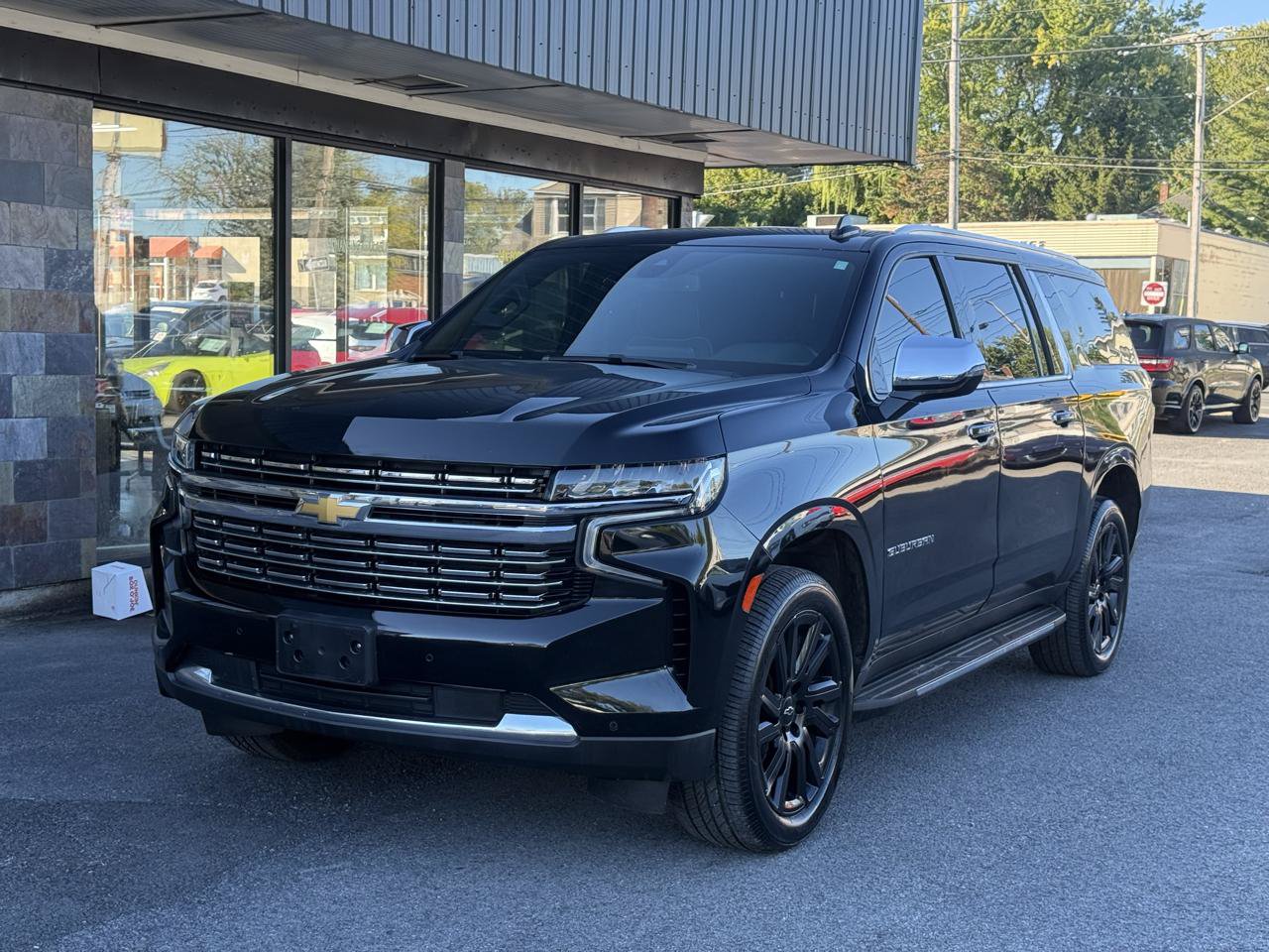 Used 2022 Chevrolet Suburban Premier AWD/4WD image 2