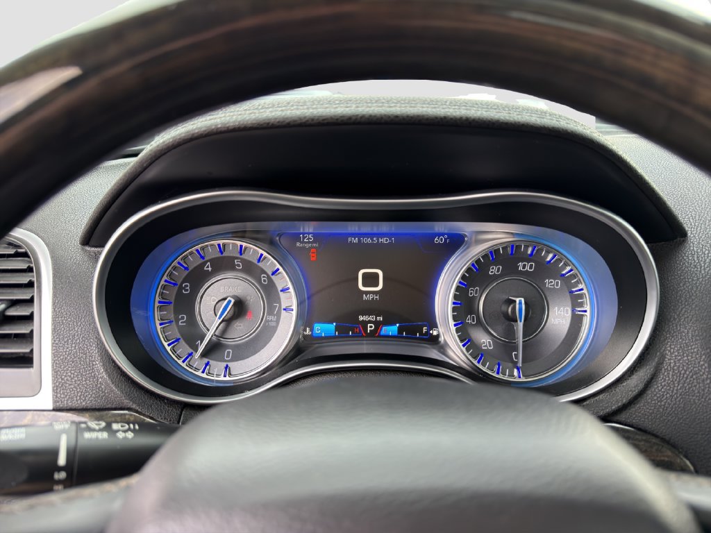 Used 2016 Chrysler 300 C RWD image 11