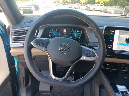 Used 2025 Volkswagen Atlas Cross Sport SE w/ Panoramic Sunroof Package image 15