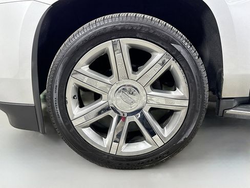 Used 2016 Cadillac Escalade Premium image 31