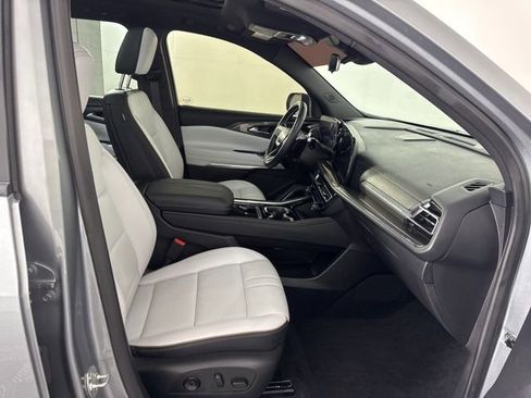 Used 2025 Chevrolet Traverse High Country image 16