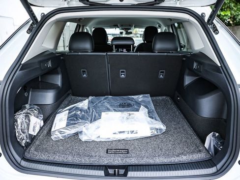 New 2026 Volkswagen Tiguan SE image 17