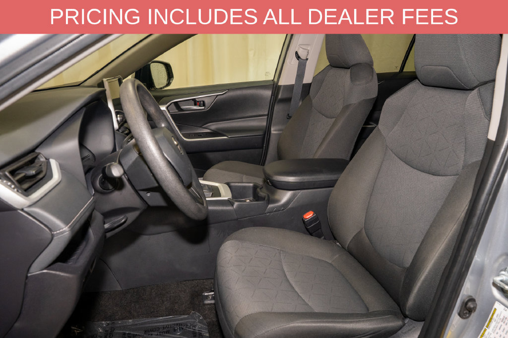 Used 2025 Toyota RAV4 XLE FWD image 10