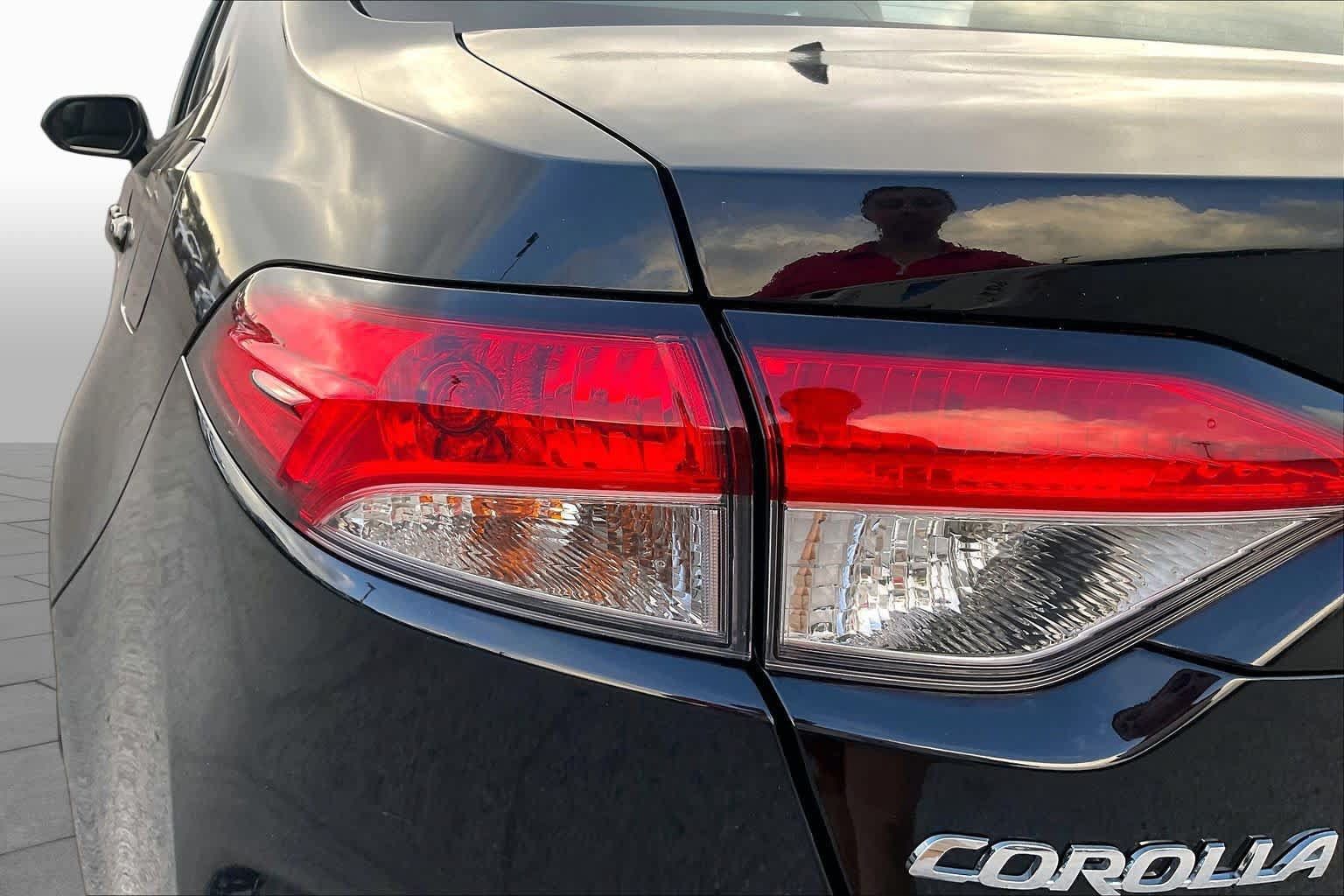 Used 2025 Toyota Corolla LE FWD image 28