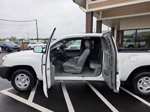 Used 2011 Toyota Tacoma 2WD Access Cab w/ Convenience Pkg image 13