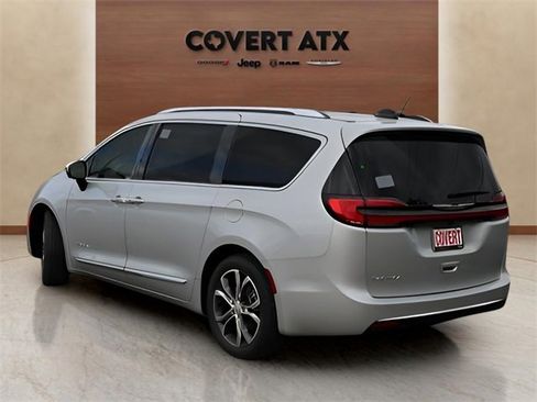 New 2026 Chrysler Pacifica Pinnacle image 3