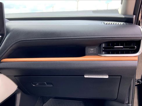 Used 2025 Toyota Grand Highlander FWD image 18