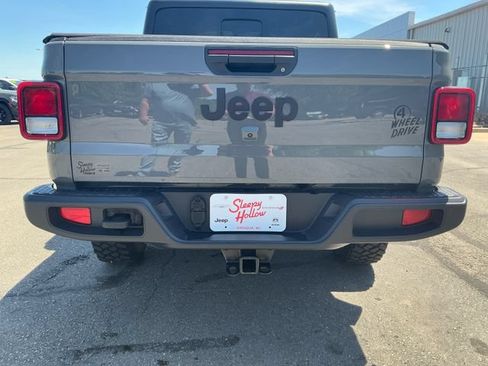 Used 2023 Jeep Gladiator Sport AWD/4WD image 16
