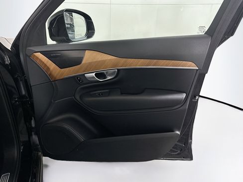 Used 2024 Volvo XC90 B6 Plus image 35