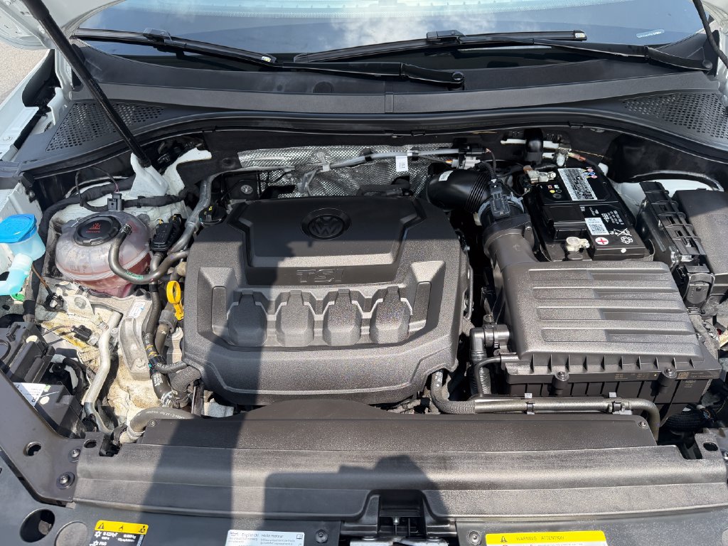 Used 2023 Volkswagen Tiguan SE R-Line FWD image 18
