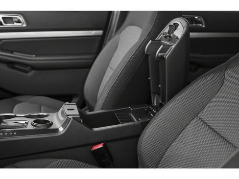 Used 2018 Ford Explorer XLT w/ Equipment Group 201A image 9