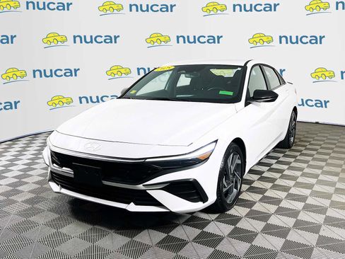 Certified 2025 Hyundai Elantra Sport FWD image 3