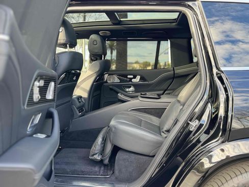 Used 2023 Mercedes-Benz Maybach GLS 600 4MATIC image 27