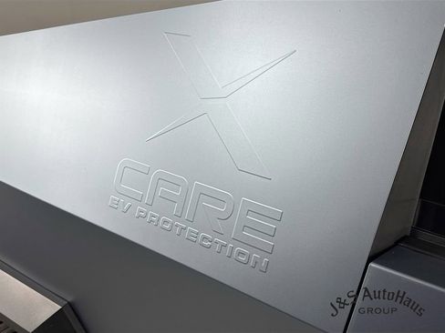 Used 2024 Tesla Cybertruck AWD Crew Cab image 35