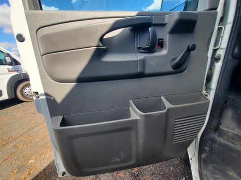 Used 2011 Chevrolet Express 2500 2500 3dr Cargo Van w/ 1WT image 11