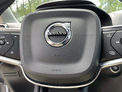Used 2022 Volvo XC40 T5 Momentum AWD/4WD image 17