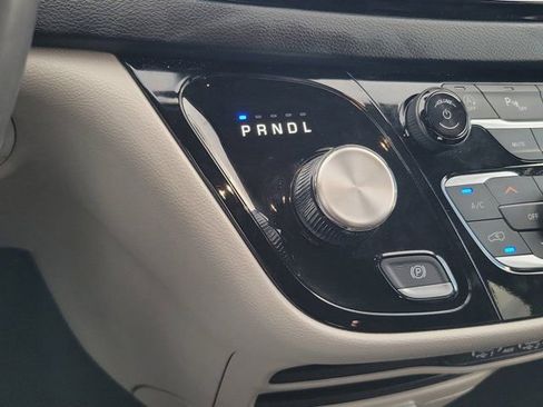 Used 2023 Chrysler Pacifica Touring-L FWD image 33