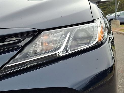 Used 2020 Toyota Camry LE image 9