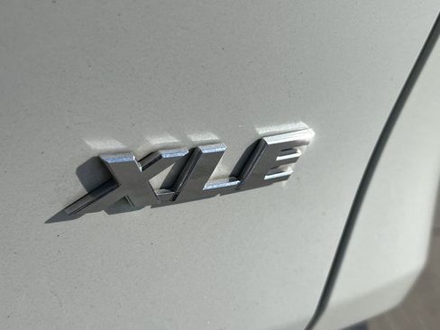 Used 2021 Toyota RAV4 XLE Premium FWD image 5