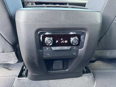 New 2026 Chevrolet Suburban High Country w/ Sun And Tow Package AWD/4WD image 32