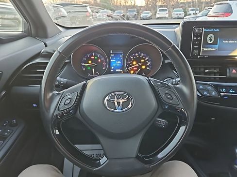 Used 2018 Toyota C-HR XLE image 17