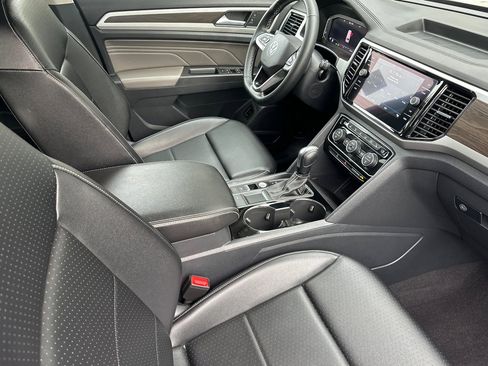 Certified 2022 Volkswagen Atlas SE image 17