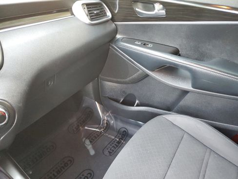 Certified 2019 Kia Sorento L image 26