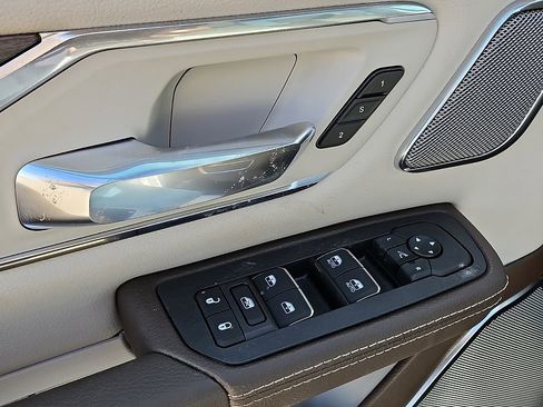 New 2026 RAM 1500 Laramie AWD/4WD image 18