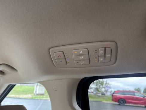 Used 2024 Kia Carnival LX image 17