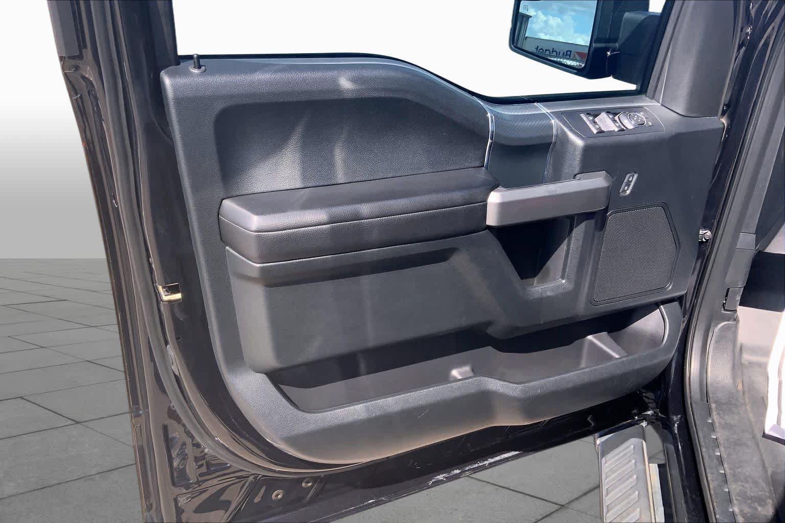 Used 2019 Ford F150 XLT w/ Equipment Group 302A Luxury AWD/4WD image 21