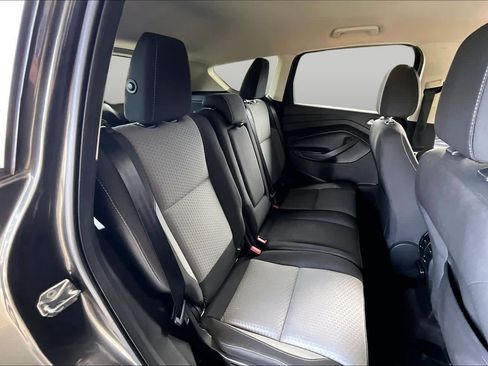 Used 2017 Ford Escape SE w/ Equipment Group 201A FWD image 19