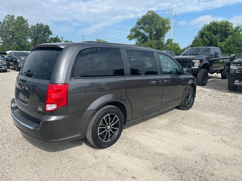 Used 2018 Dodge Grand Caravan GT FWD image 3