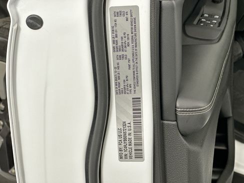 Used 2022 Jeep Grand Cherokee Limited 4xe w/ Luxury Tech Group II AWD/4WD image 12