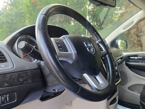 Used 2013 Dodge Grand Caravan SE FWD image 20