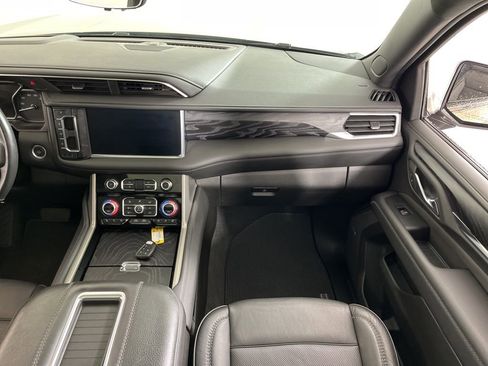 Used 2021 GMC Yukon Denali w/ Denali Premium Package image 24