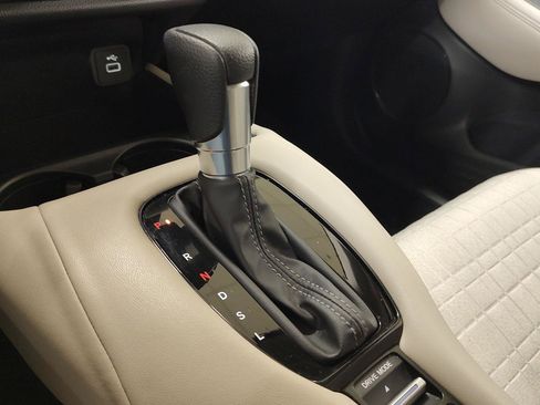 Used 2023 Honda HR-V LX image 9