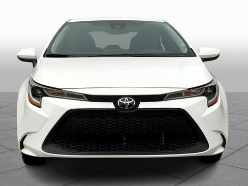 Used 2022 Toyota Corolla LE FWD image 3