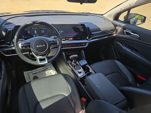 Used 2025 Kia Sportage EX FWD image 9