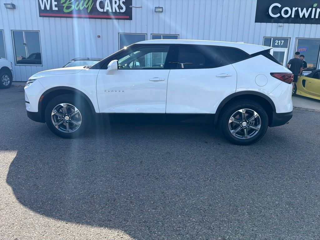 Used 2025 Chevrolet Blazer LT AWD/4WD image 12