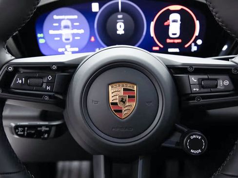 Certified 2025 Porsche Macan Electric image 14