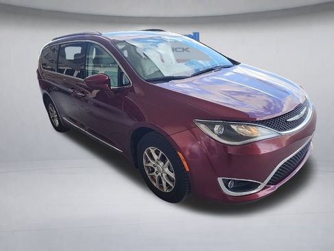 Used 2020 Chrysler Pacifica Touring-L image 3