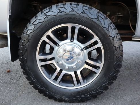 Used 2015 Ford F350 Platinum w/ Platinum Package AWD/4WD image 43