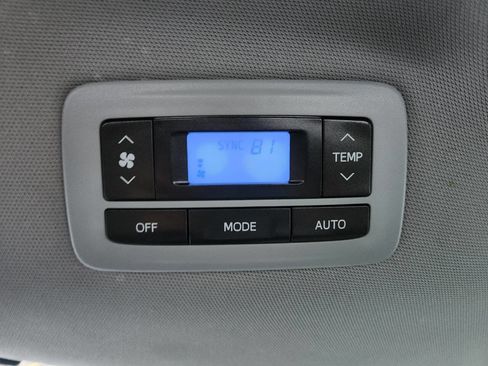 Used 2017 Toyota Sienna LE image 32