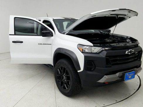 Certified 2024 Chevrolet Colorado Trail Boss w/ LPO, Dark Essentials Package image 10