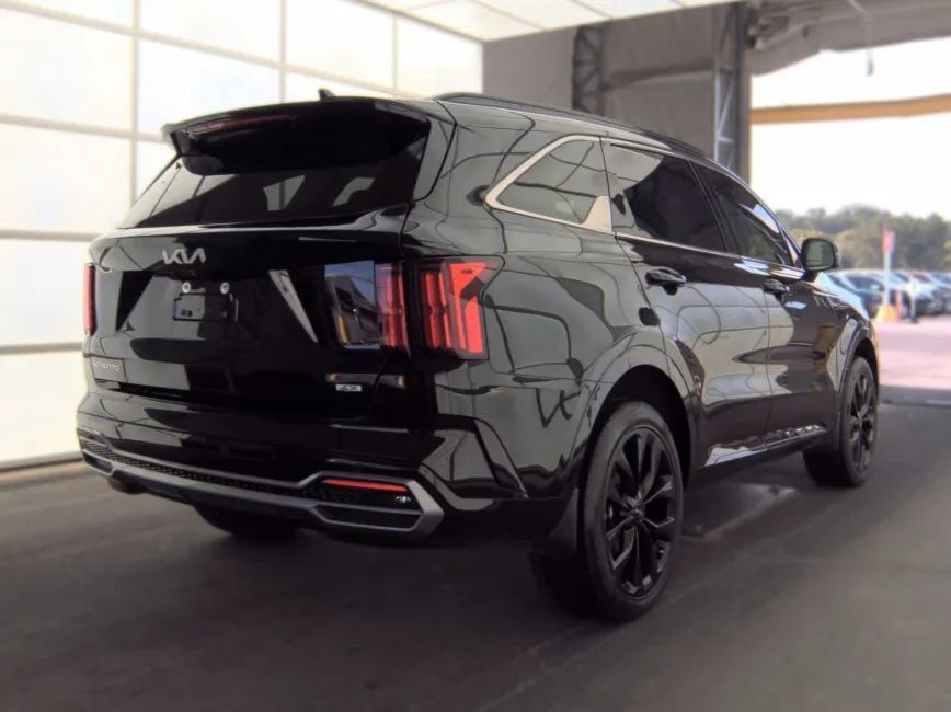 Used 2023 Kia Sorento SX AWD/4WD image 2