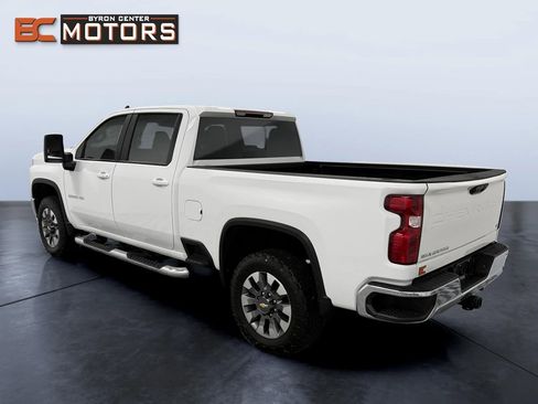 Used 2022 Chevrolet Silverado 2500 LT w/ Convenience Package image 4