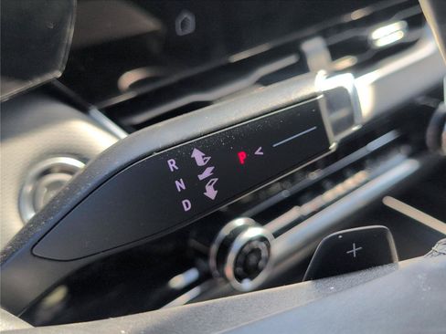 Used 2025 Chevrolet Equinox LT FWD image 26